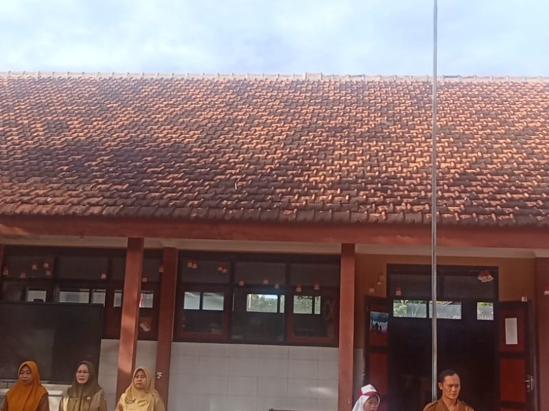 upacara Bendera  rutin hari senin